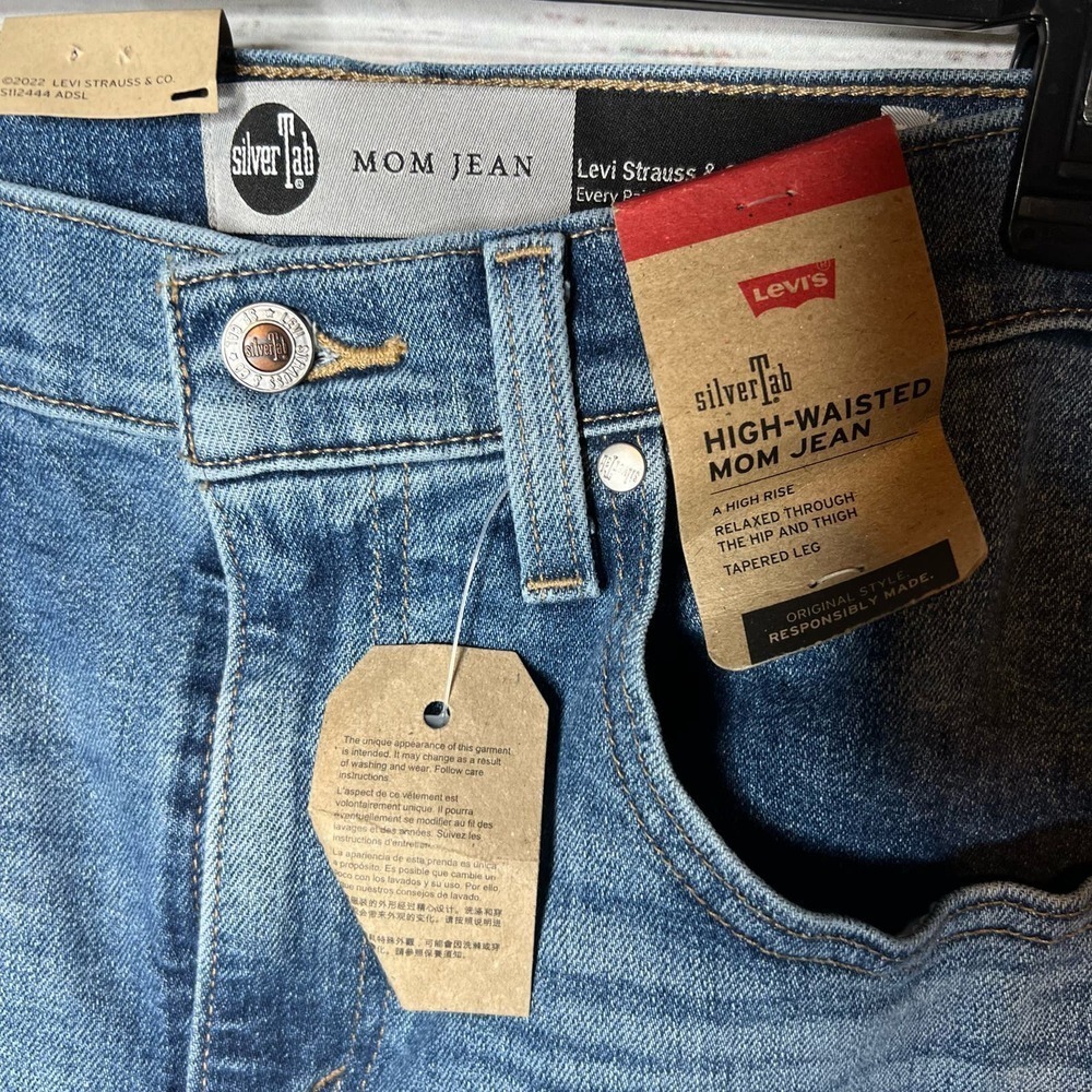Levi Silver Tab High Waisted Mom Jeans Vintage Wash NWT 27 - Picture 2 of 3